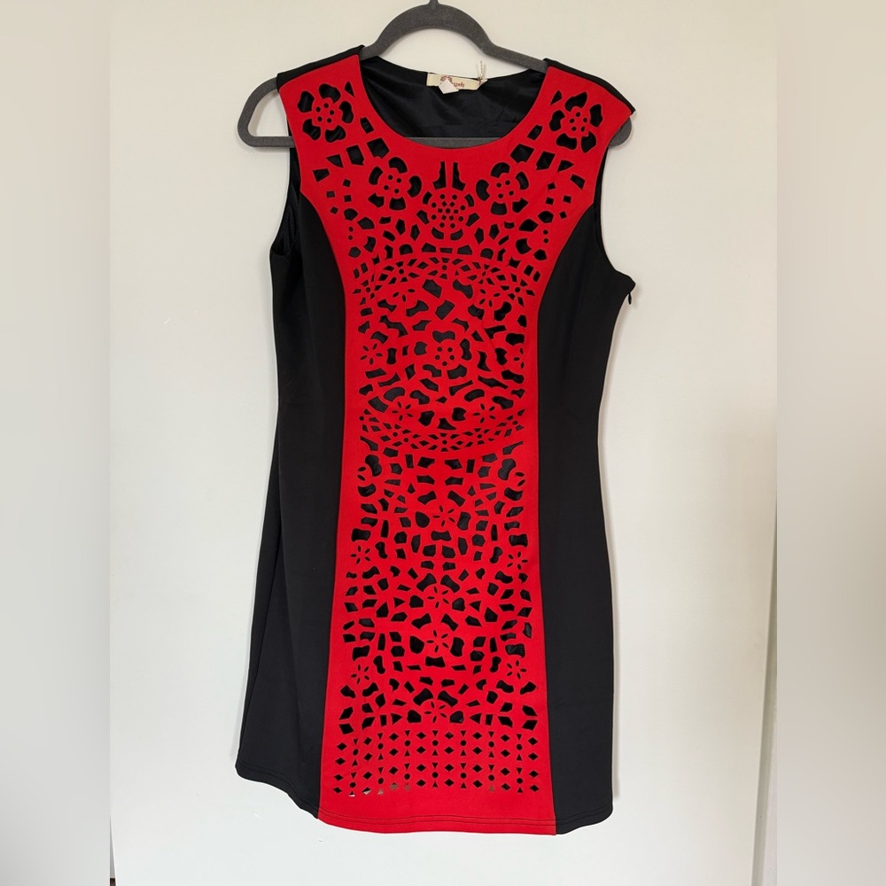 Elegant Red and Black Sleeveless Dress